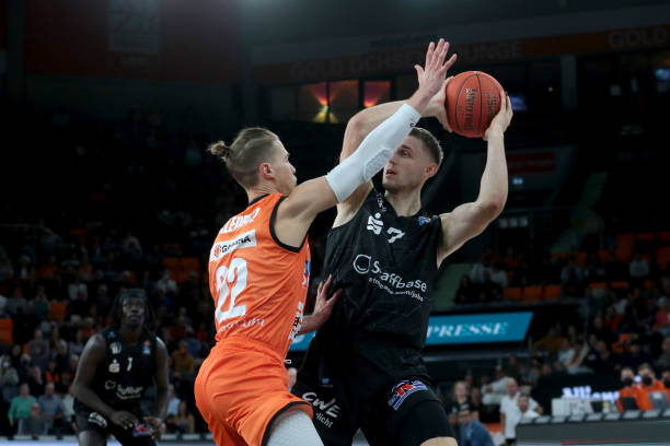 更多以防守 更多以防守