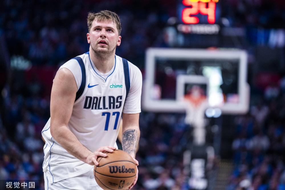 背景下做出 背景下做出