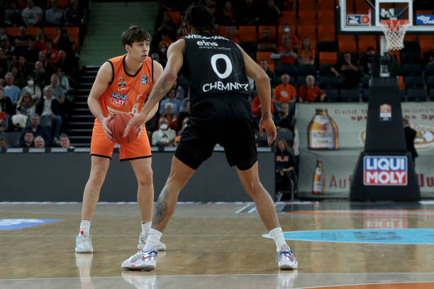 渐陷入被动 渐陷入被动